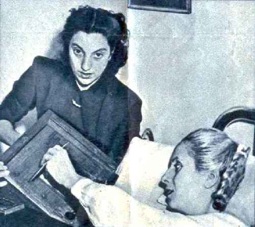 EVA PERON VOTANDO POR PRIMERA Y UNICA VEZ